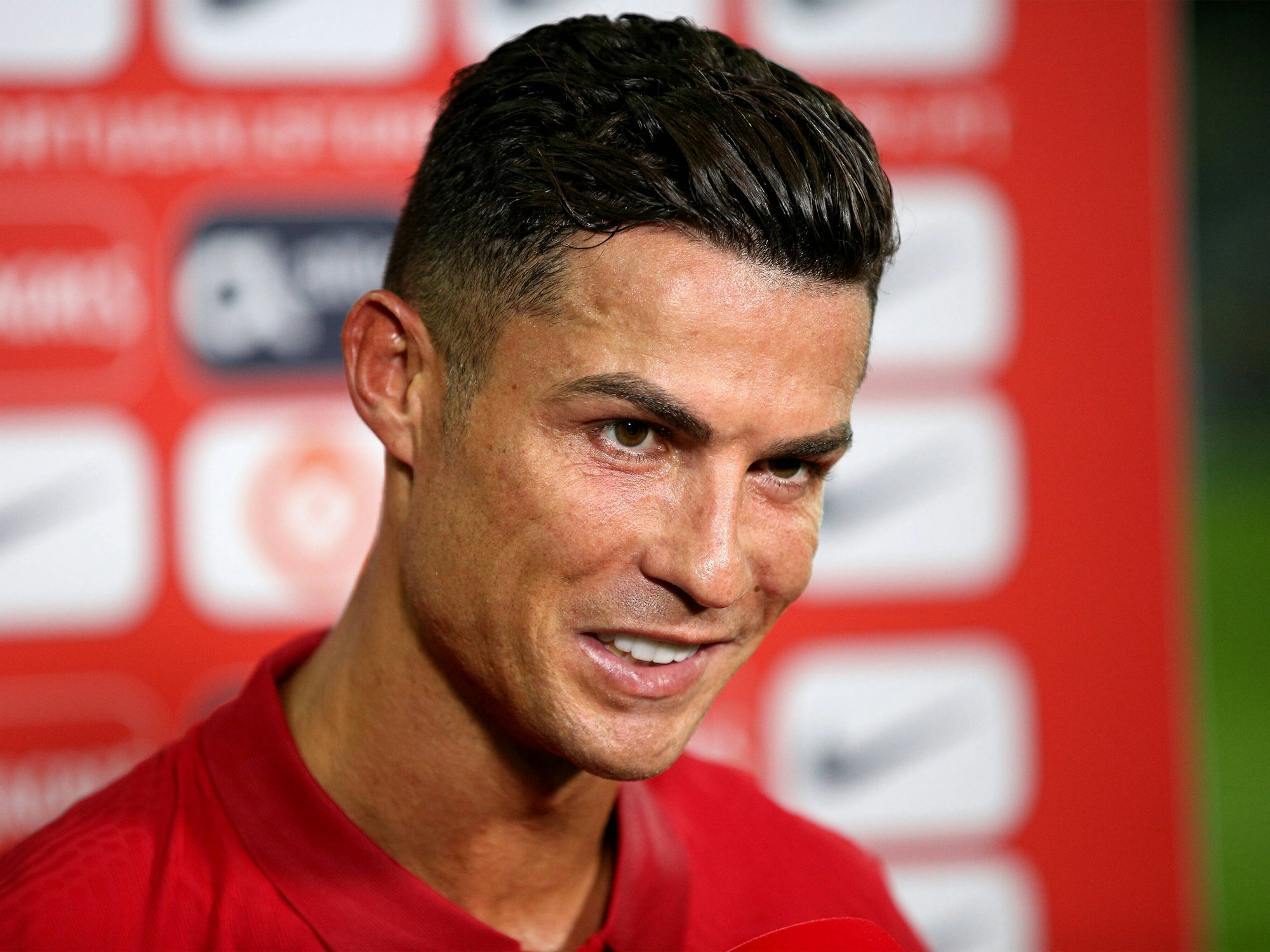 Cristiano Ronaldo beim Interview nach dem Länderspiel gegen Irland.