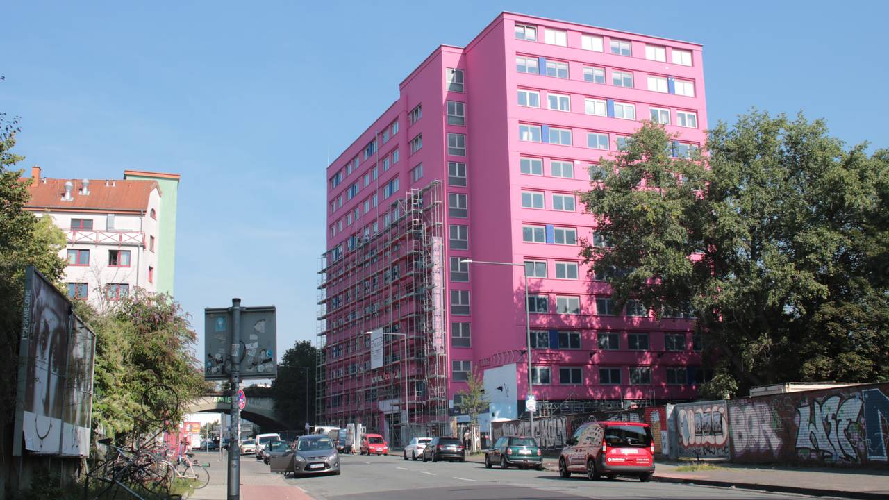Das Gebäude des Pascha-Bordells wurde pink gestrichen.