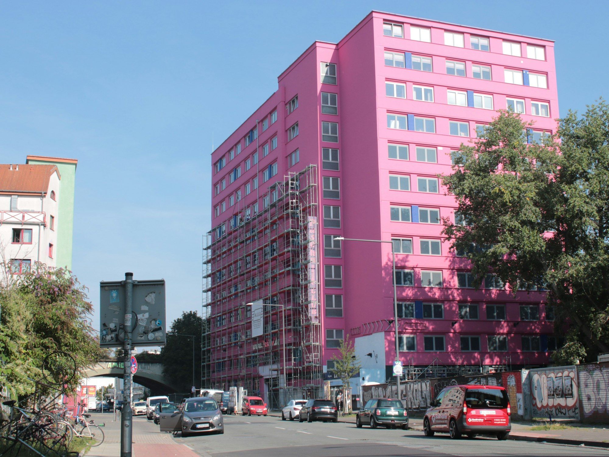 Das Gebäude des Pascha-Bordells wurde pink gestrichen.