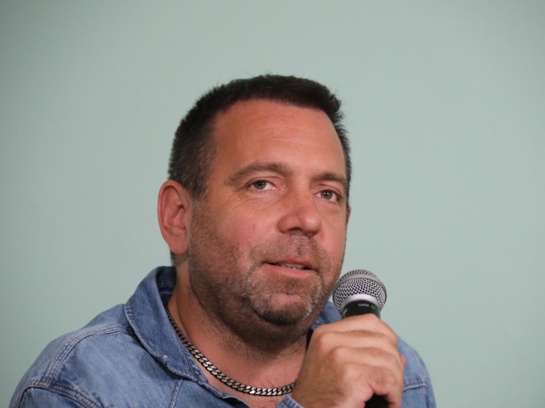 Ikke Hüftgold spricht beim Köln-Talk Loss mer schwade am 9.9. in Pulheim.