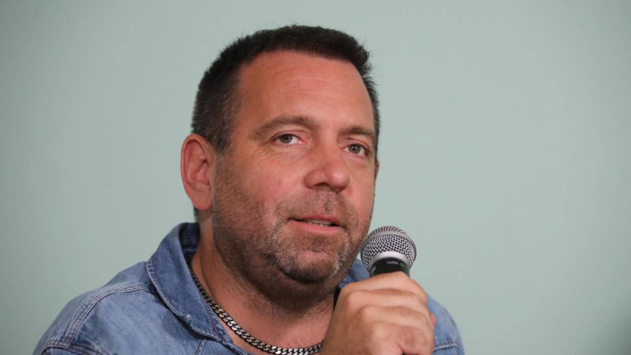 Ikke Hüftgold spricht beim Köln-Talk Loss mer schwade am 9.9. in Pulheim.