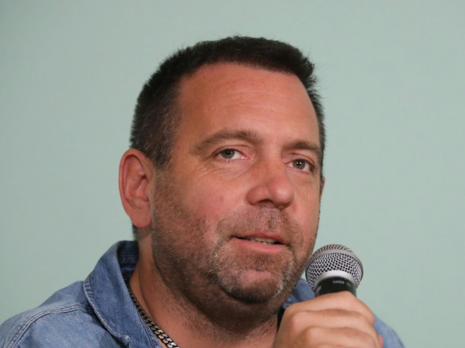 Ikke Hüftgold spricht beim Köln-Talk Loss mer schwade am 9.9. in Pulheim.