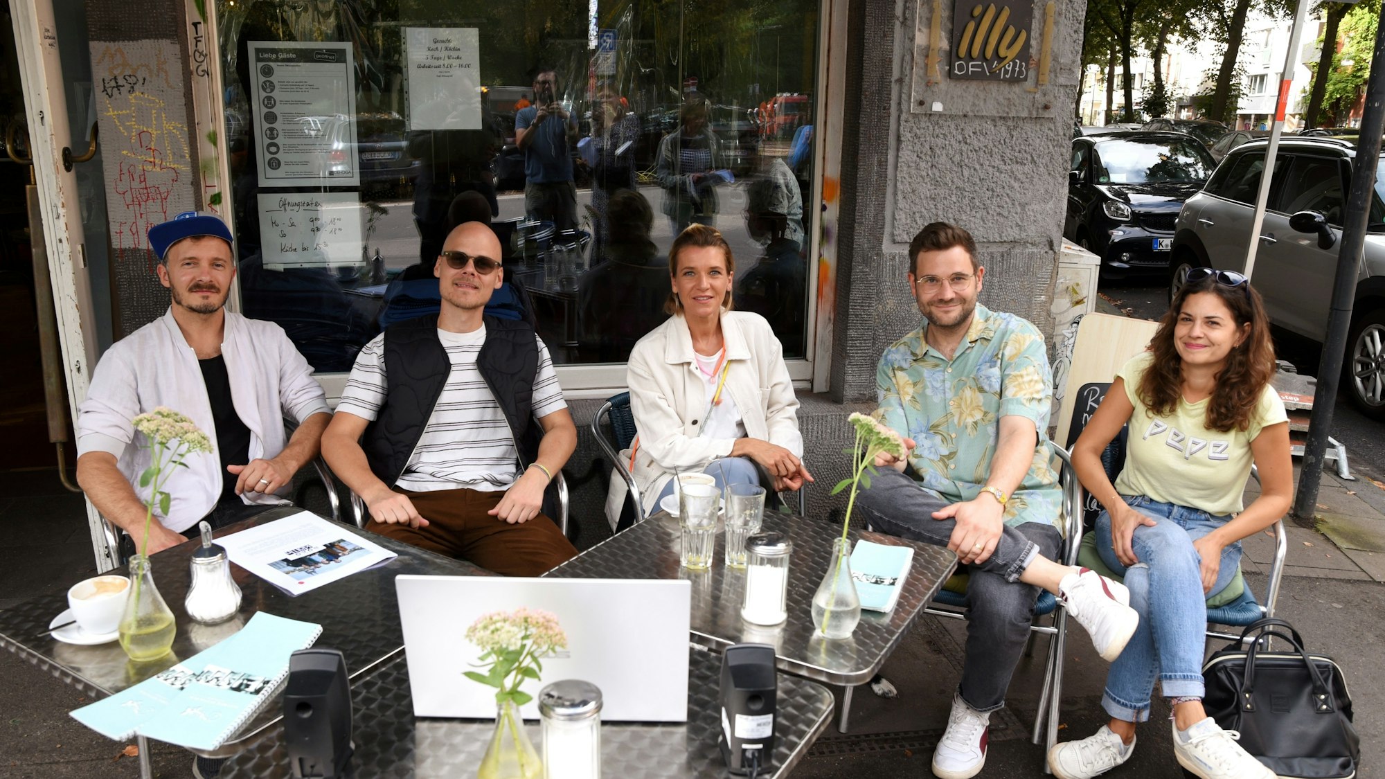 Köln: Cat Ballou und Darsteller von Soko Köln treffen sich im Café am Römerpark um gemeinsame einen exklusiven Vorabblick auf eine Folge zu werfen.