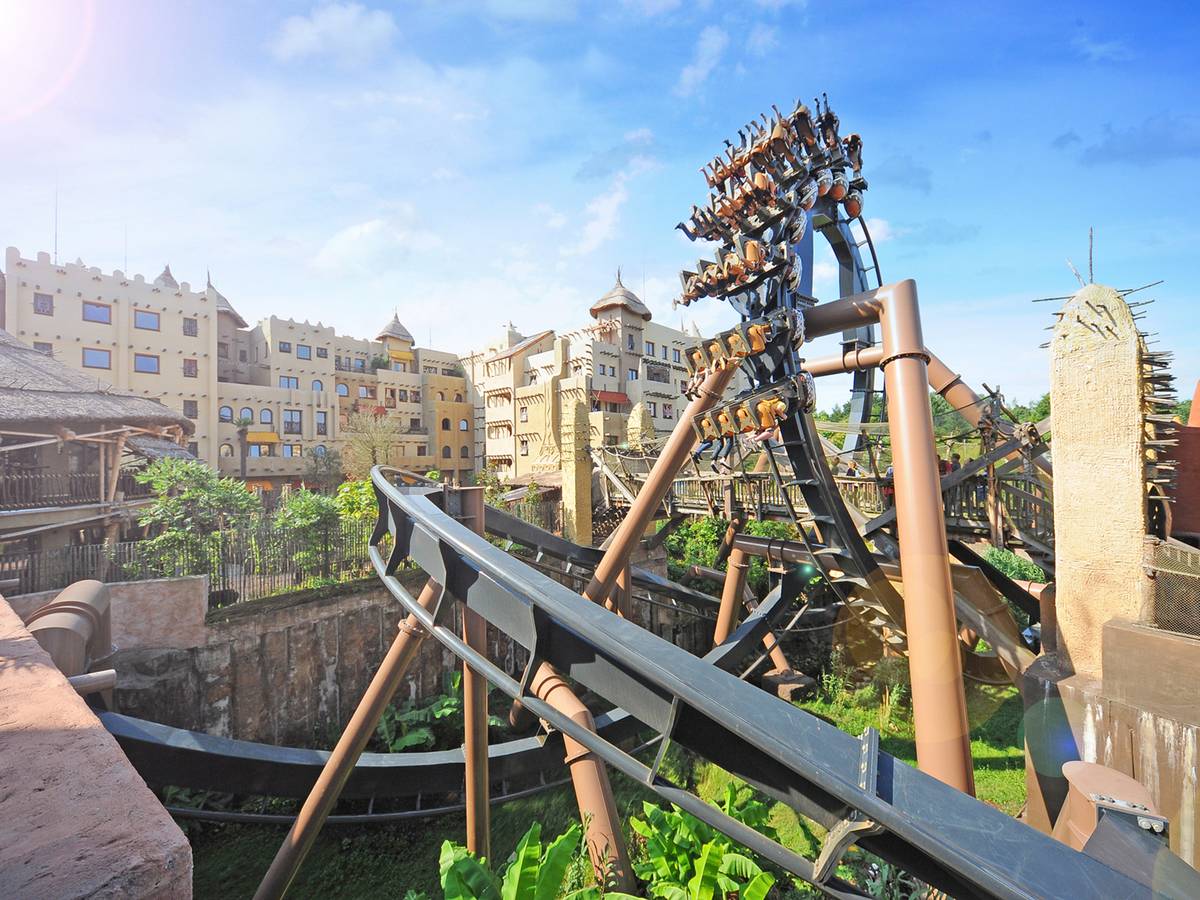 Die „Black Mamba“-Achterbahn im Phantasialand.