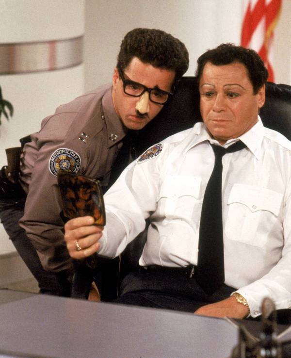 Schauspieler Art Metrano (r., hier in „Police Academy 3“) ist im Alter von 84 Jahren gestorben.