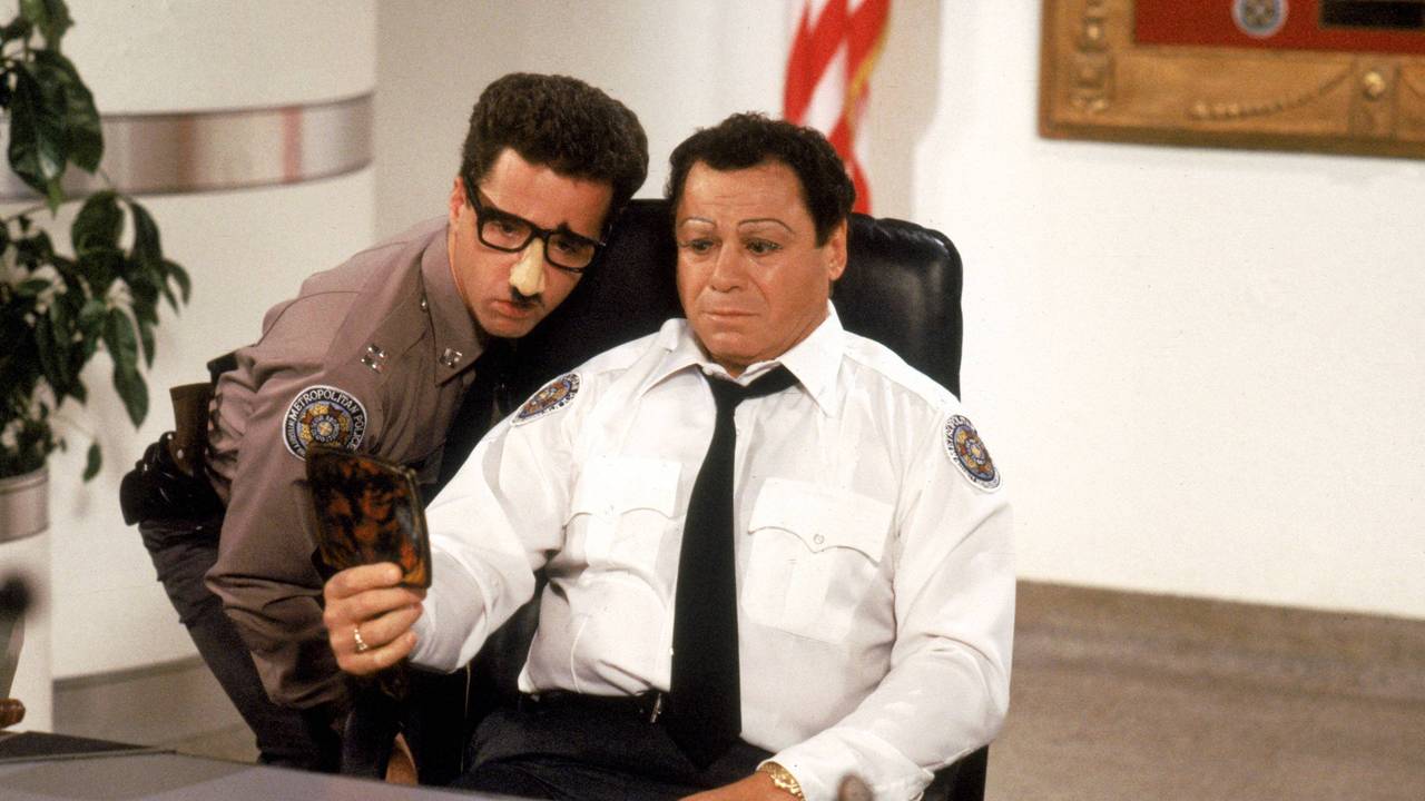 Schauspieler Art Metrano (r., hier in „Police Academy 3“) ist im Alter von 84 Jahren gestorben.