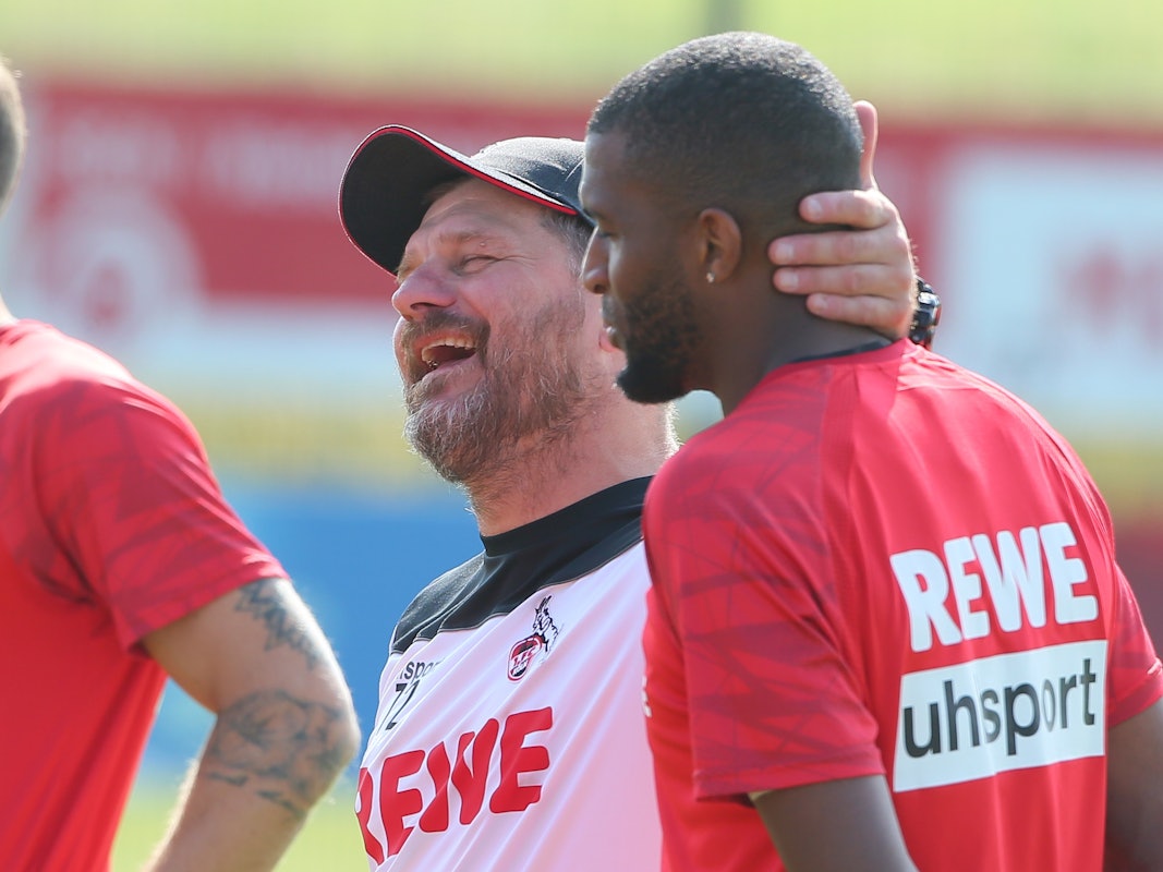 Steffen Baumgart scherzt mit Anthony Modeste
