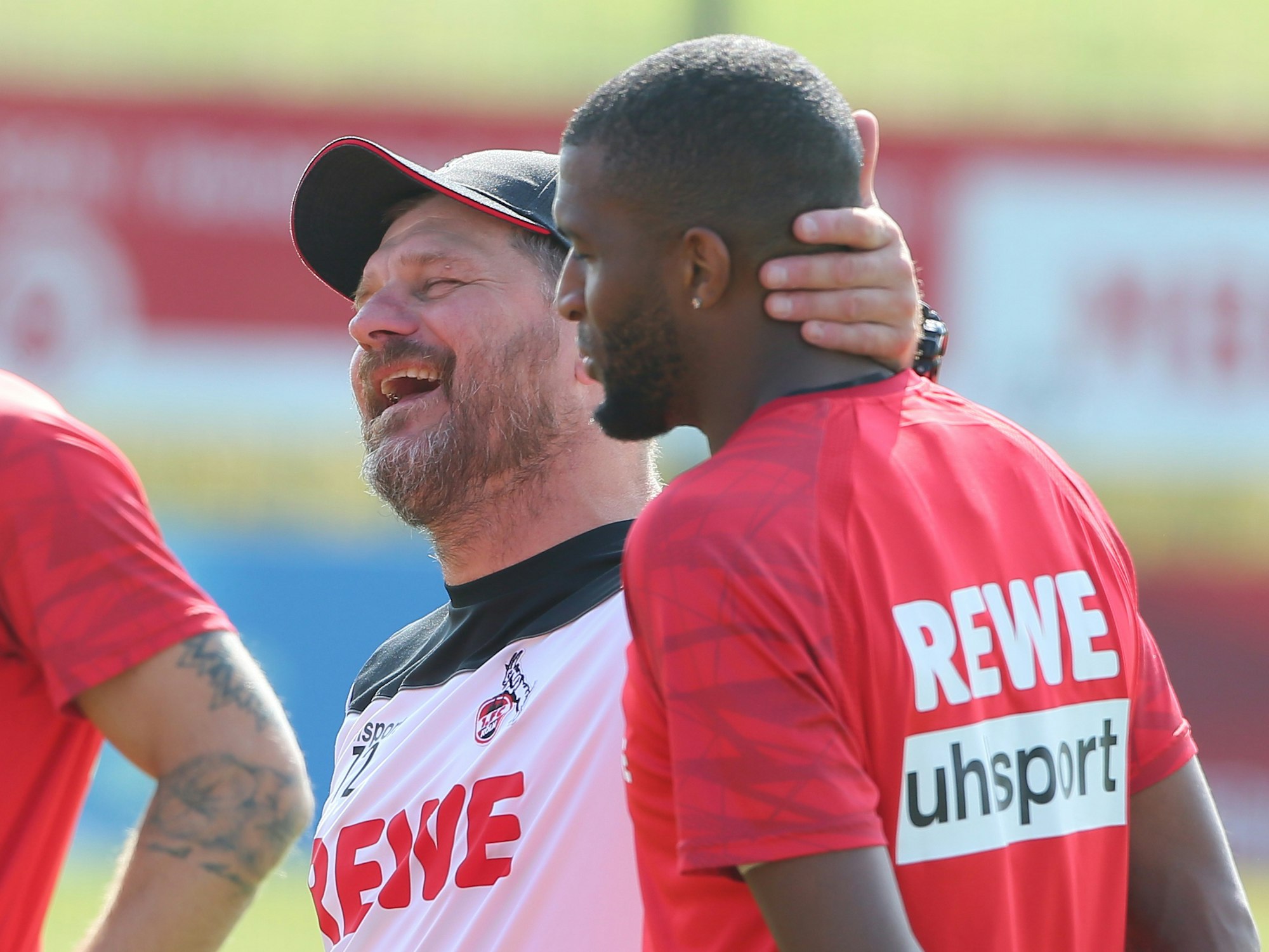 Steffen Baumgart scherzt mit Anthony Modeste