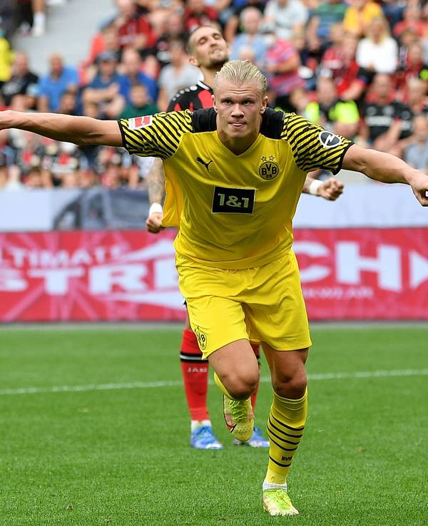 Erling Haaland jubelt über sein Tor gegen Bayer Leverkusen
