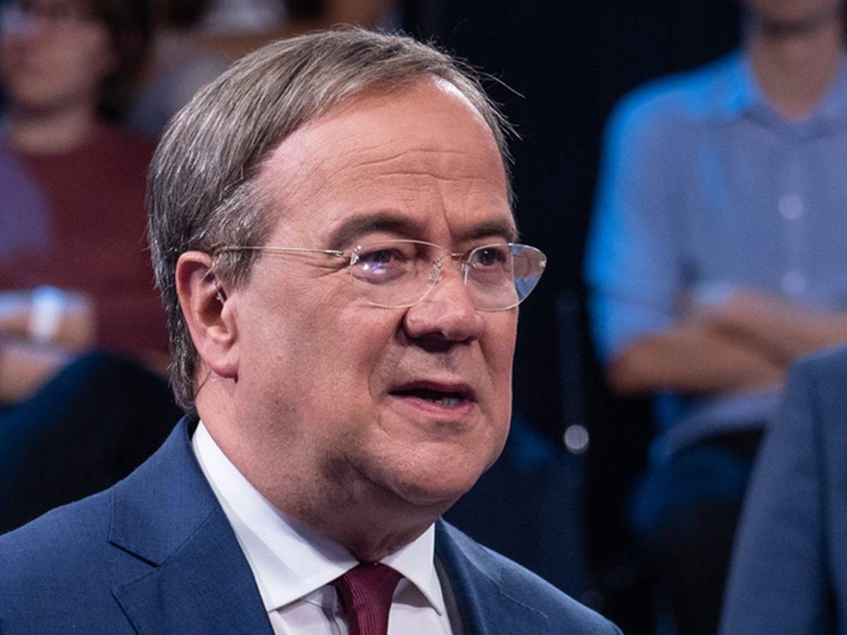 Zuschauer der ZDF-Sendung „Klartext, Herr Laschet!“ wunderten sich über einen Knopf im Ohr bei Kanzlerkandidat Armin Laschet (CDU).
