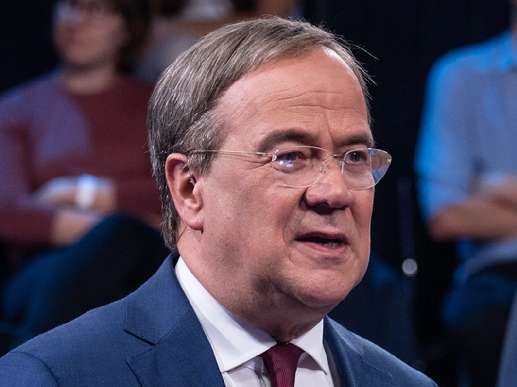 Zuschauer der ZDF-Sendung „Klartext, Herr Laschet!“ wunderten sich über einen Knopf im Ohr bei Kanzlerkandidat Armin Laschet (CDU).