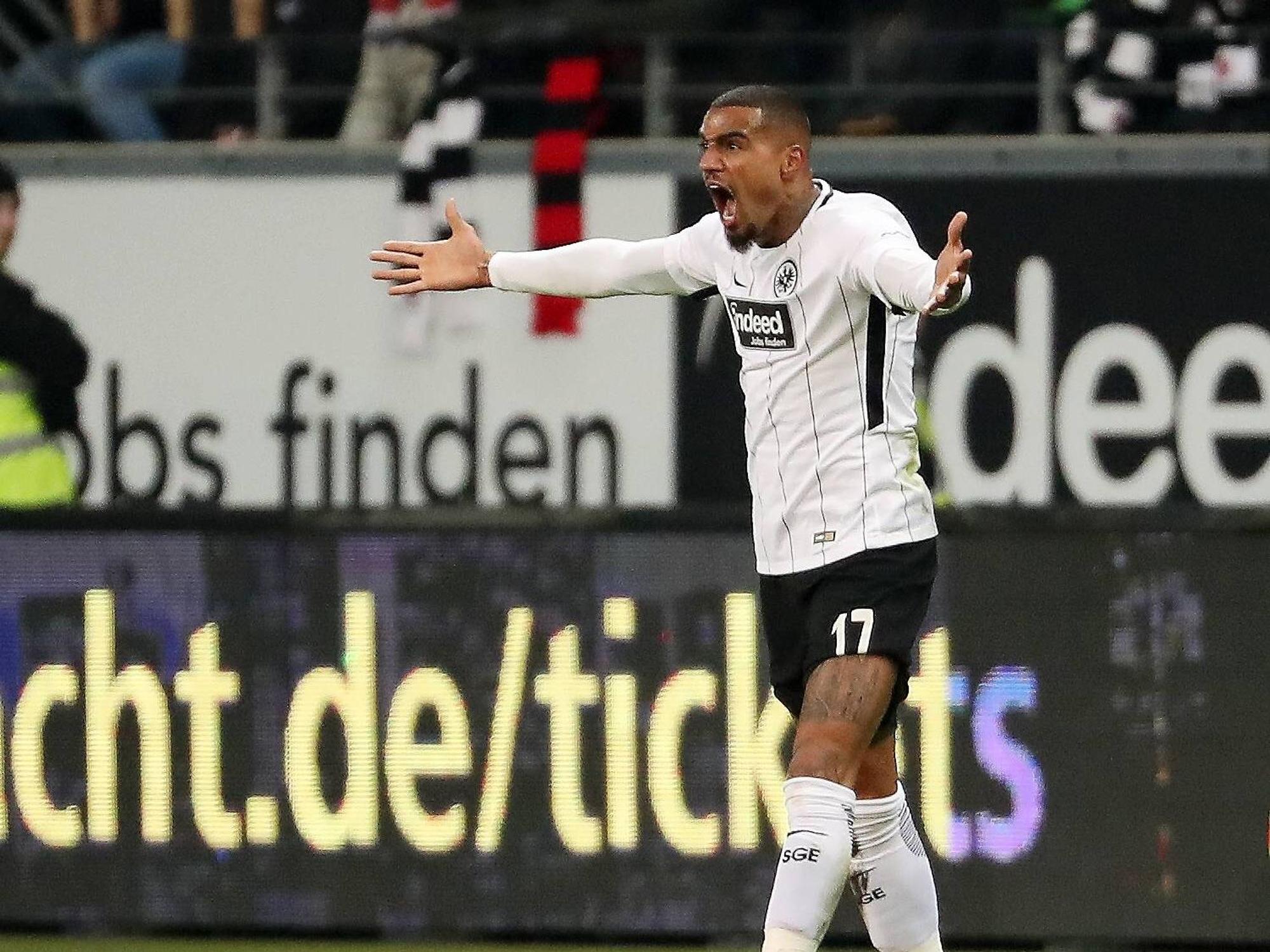 Kevin-Prince Boateng reißt den Mund auf und breitet die Arme fragend aus.