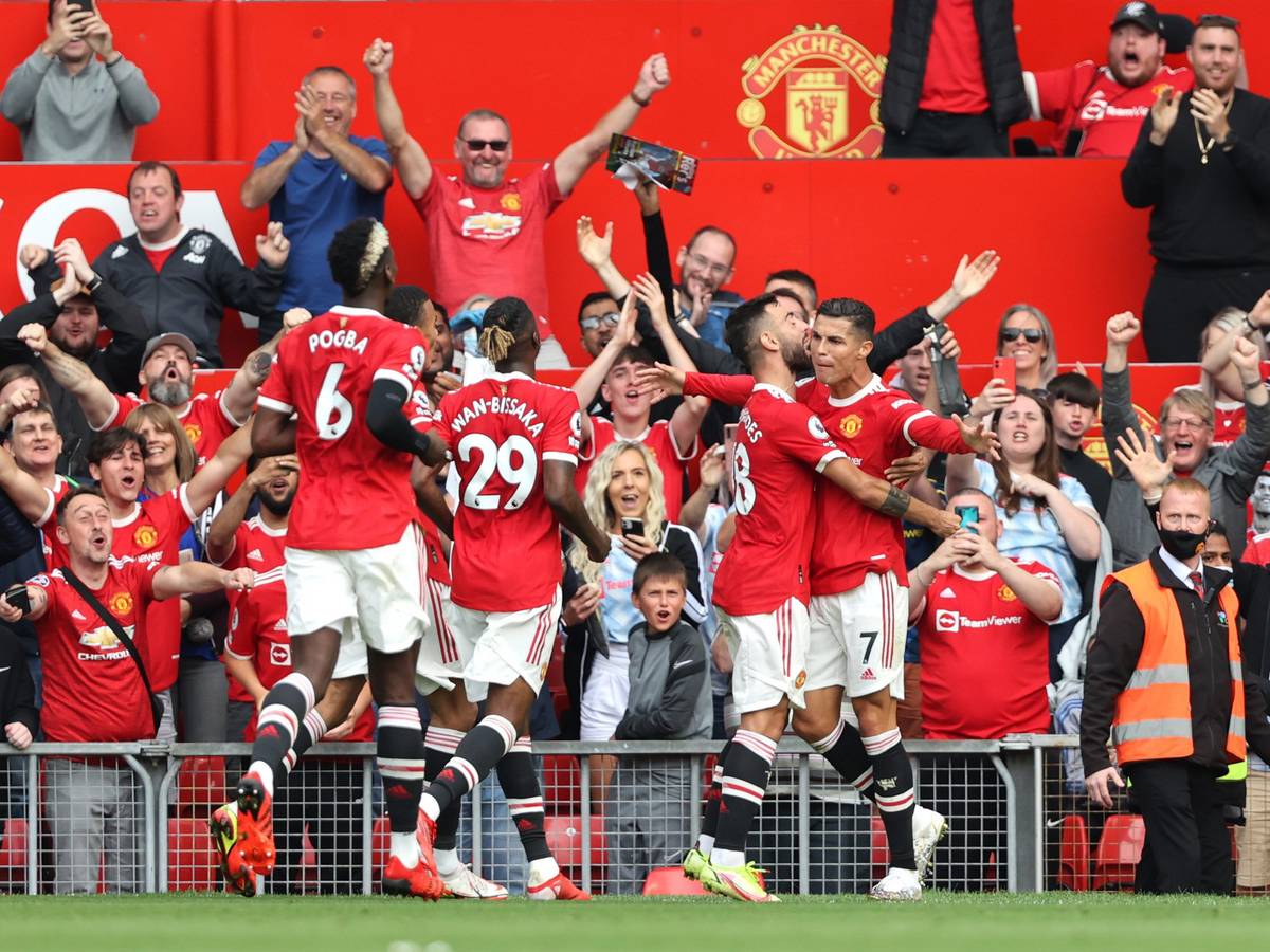 Manchester United feiert das 1:0 von Cristiano Ronaldo.
