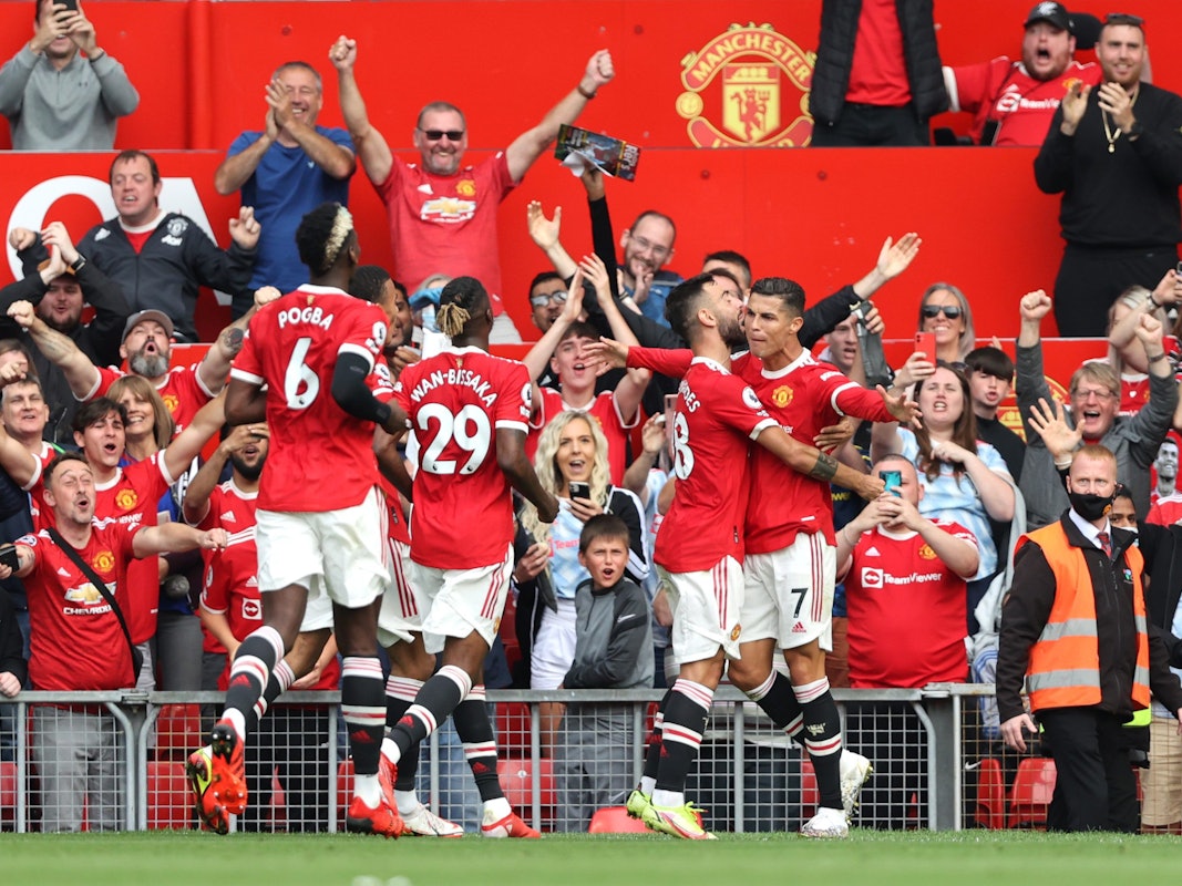 Manchester United feiert das 1:0 von Cristiano Ronaldo.