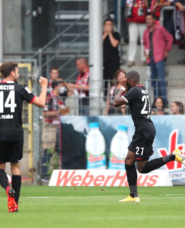 Anthony Modeste trifft für den 1. FC Köln gegen den SC Freiburg.