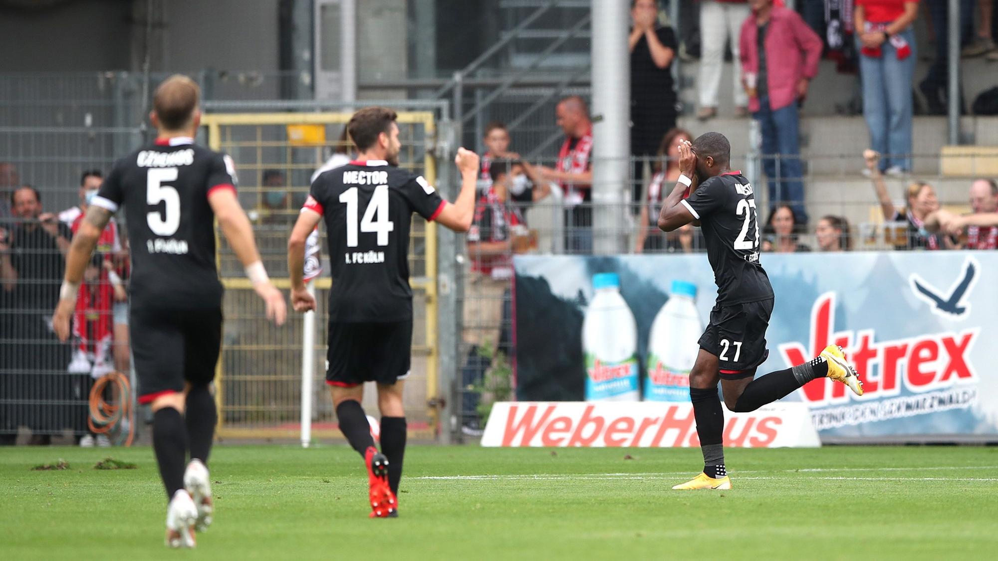 Anthony Modeste trifft für den 1. FC Köln gegen den SC Freiburg.