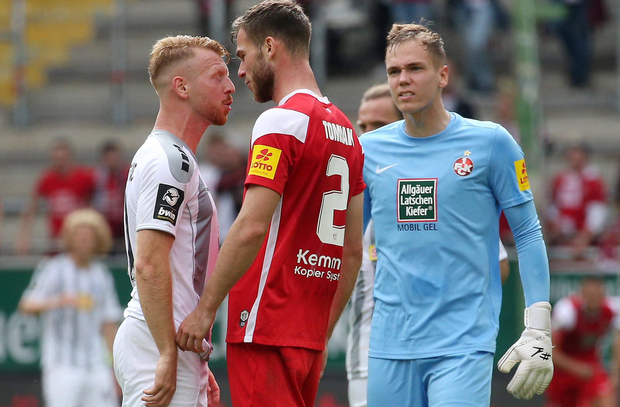 Dominik Martinovic und Boris Tomiak stehen Kopf an Kopf
