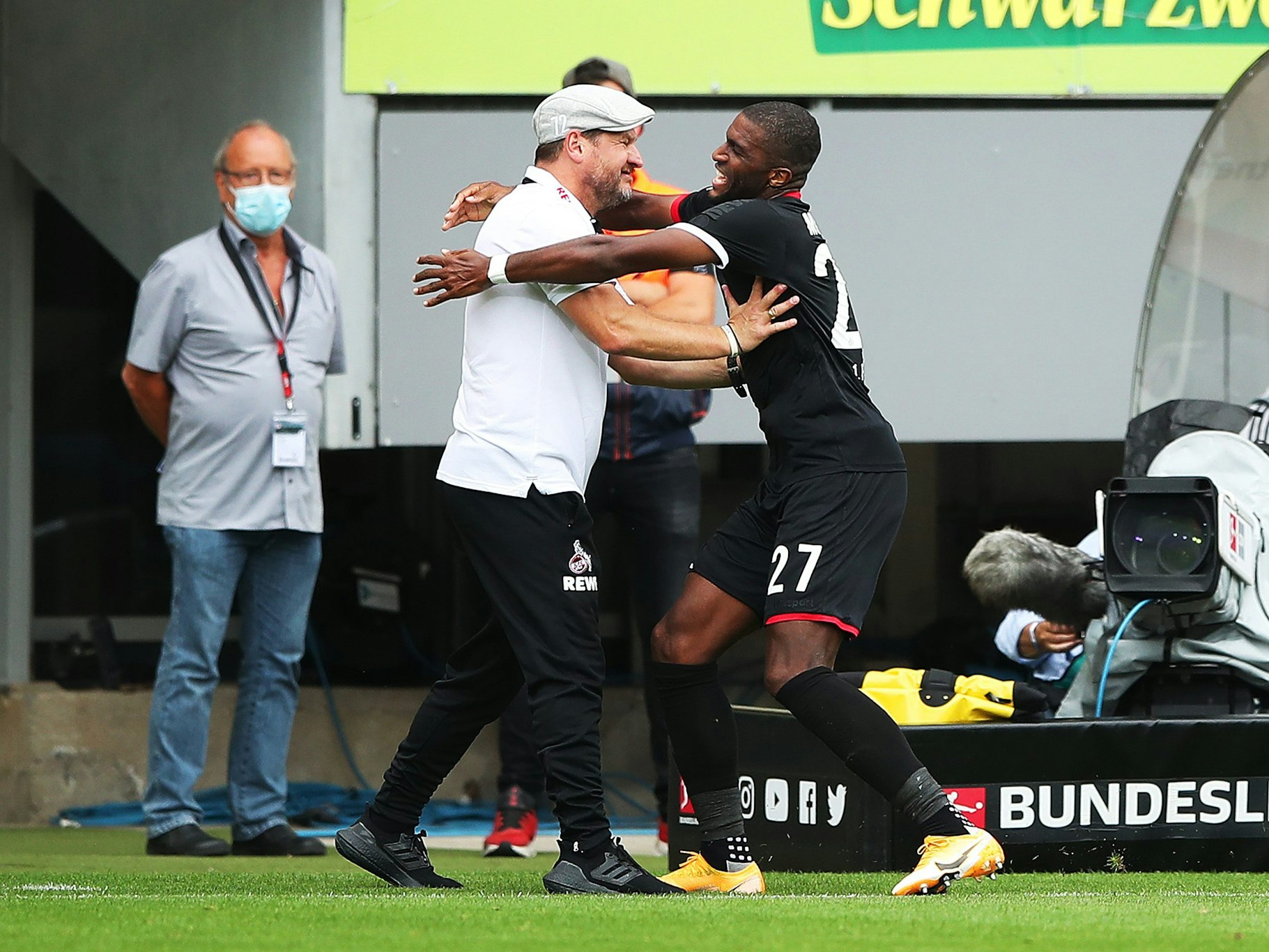Anthony Modeste jubelt gegen den SC Freiburg für den 1. FC Köln.
