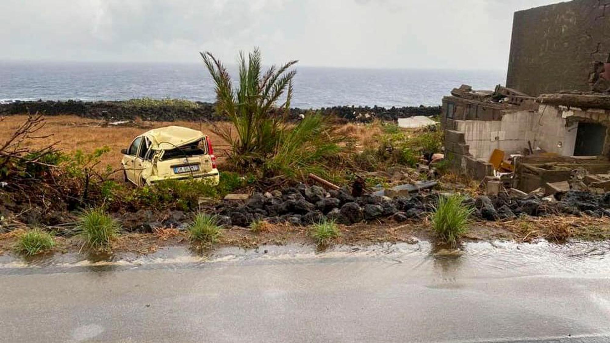 Die Vulkaninsel Pantelleria (Sizilien) wurde von einem Tornado erschüttert. Zwei Menschen sind gestorben.