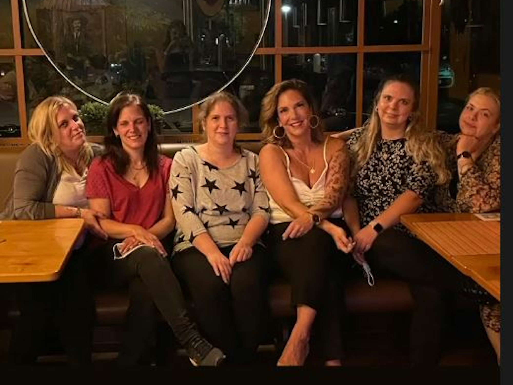 Danni Büchner (3. v.r.) zeigt ihre fünf Schwestern am 10. September 2021 in ihrer Instagram-Story. +++ Screenshot zur Berichterstattung erstellt