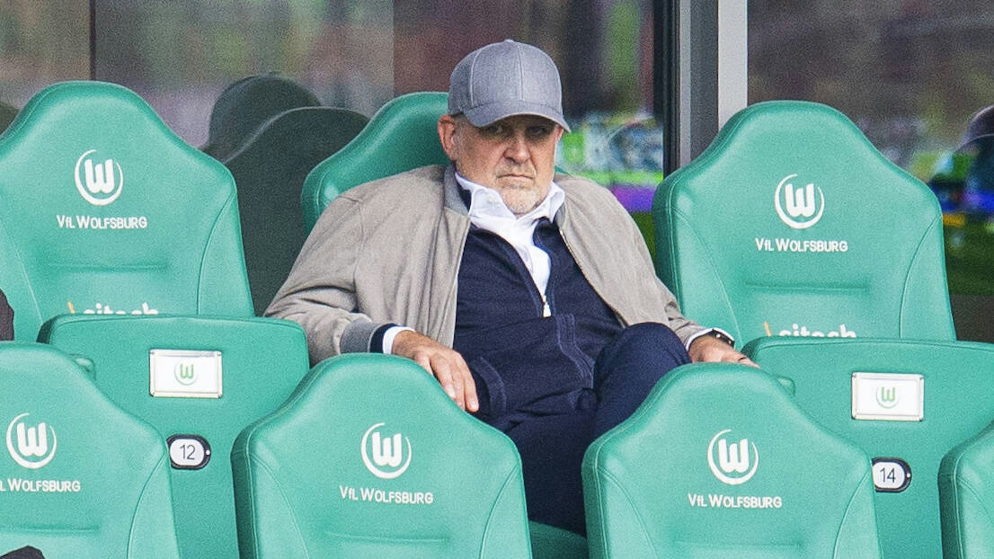 Jörg Schmadtke, Geschäftsführer in Wolfsburg, auf der Tribüne.