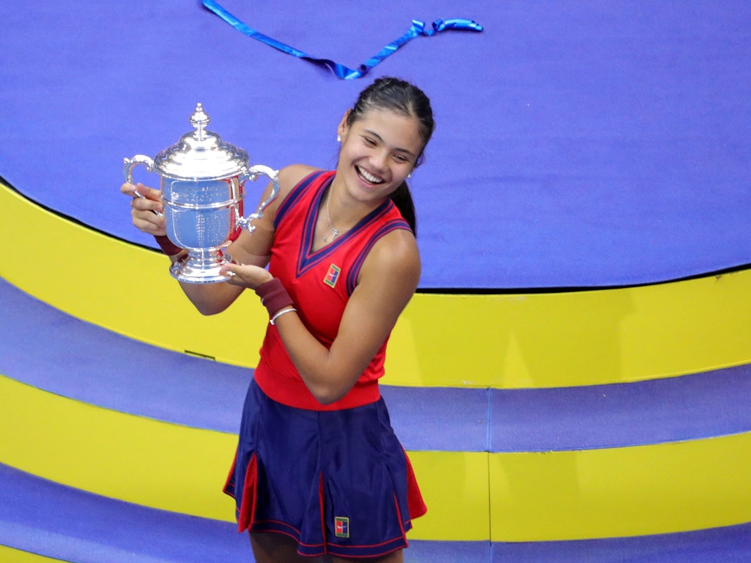 Emma Raducanu freut sich über den Gewinn der US Open