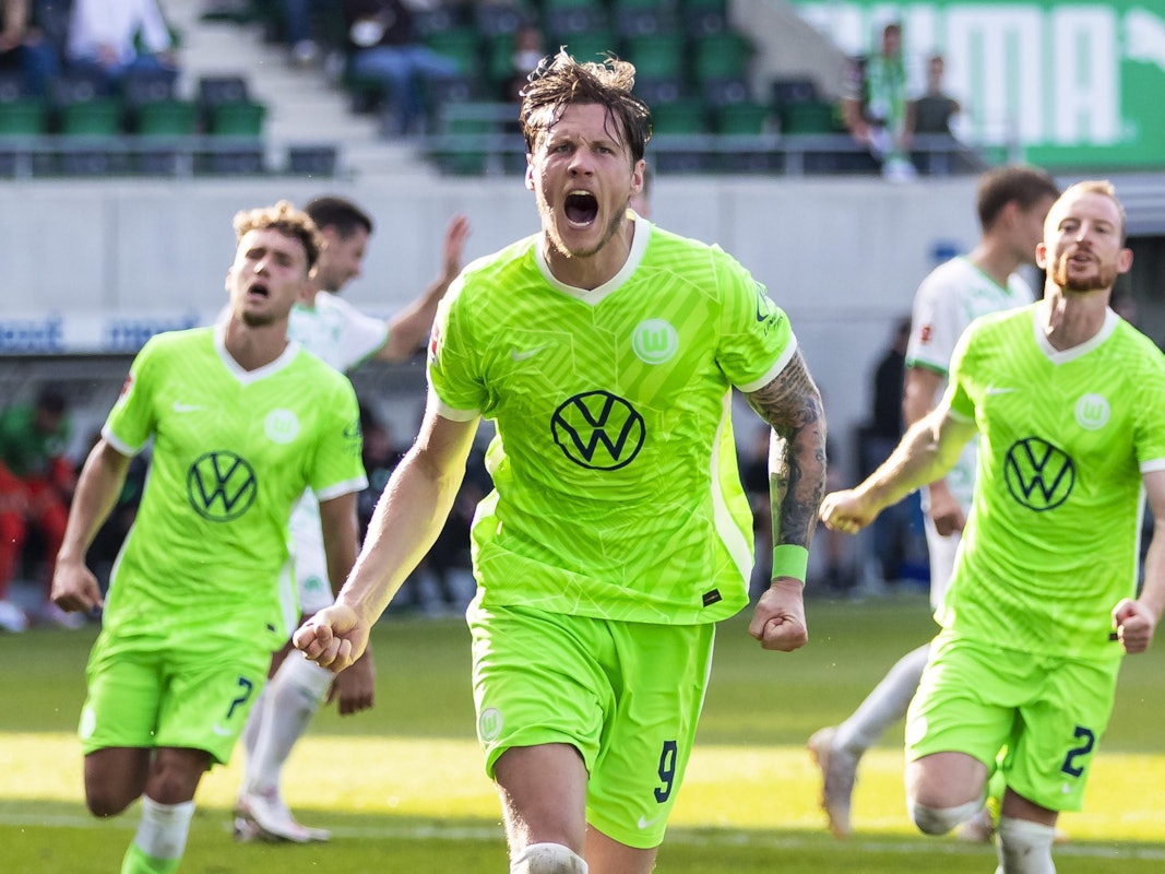 Wout Weghorst jubelt über sein Tor für den VfL Wolfsburg.