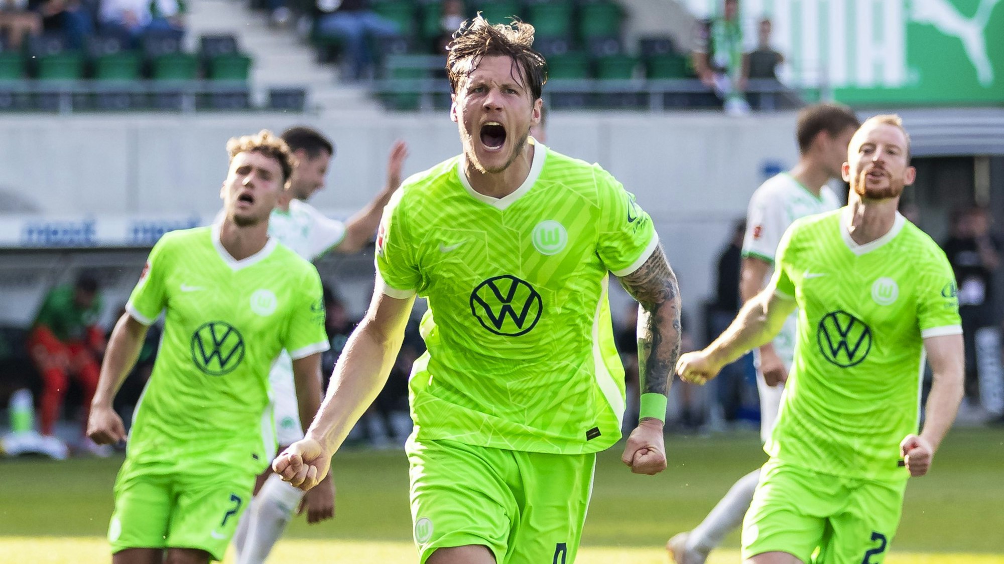 Wout Weghorst jubelt über sein Tor für den VfL Wolfsburg.