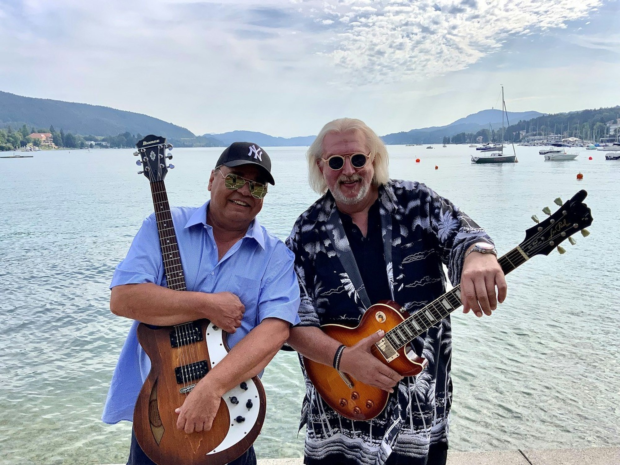 Kölner Musiker Micky Brühl (l.) und Gerry Toriser im Sommer am Wörthersee.