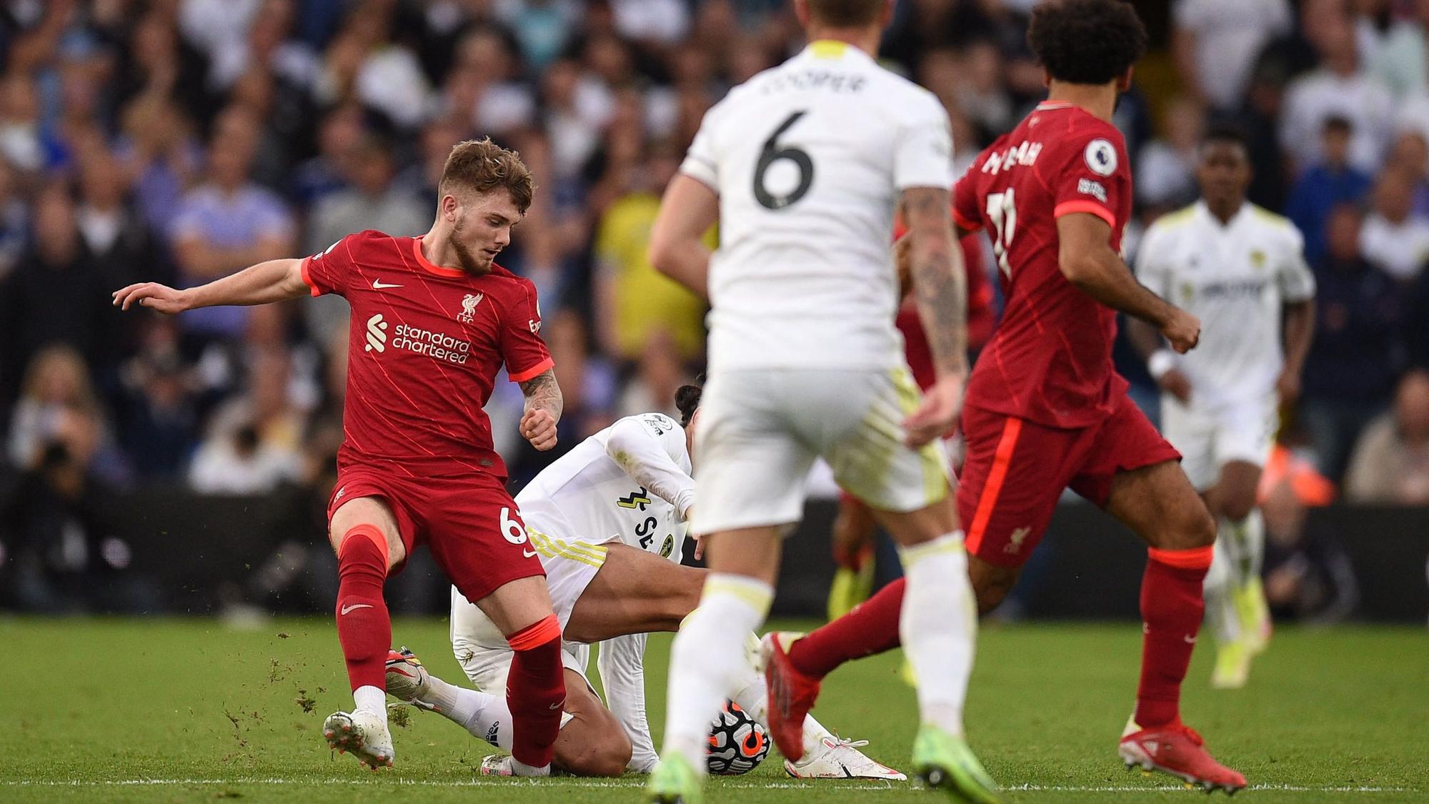 Pascal Struijk foult Liverpools Harvey Elliott.