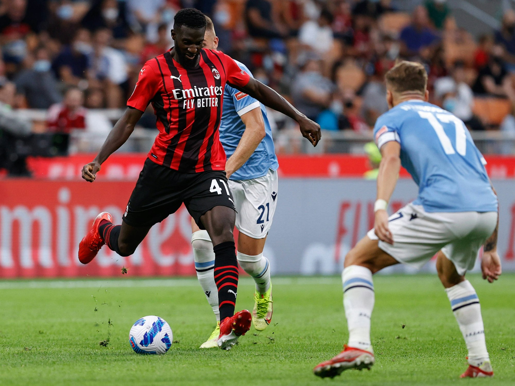 Tiémoué Bakayoko zieht gegen Lazio Rom ab - Ciro Immobile stellt sich in den Schuss