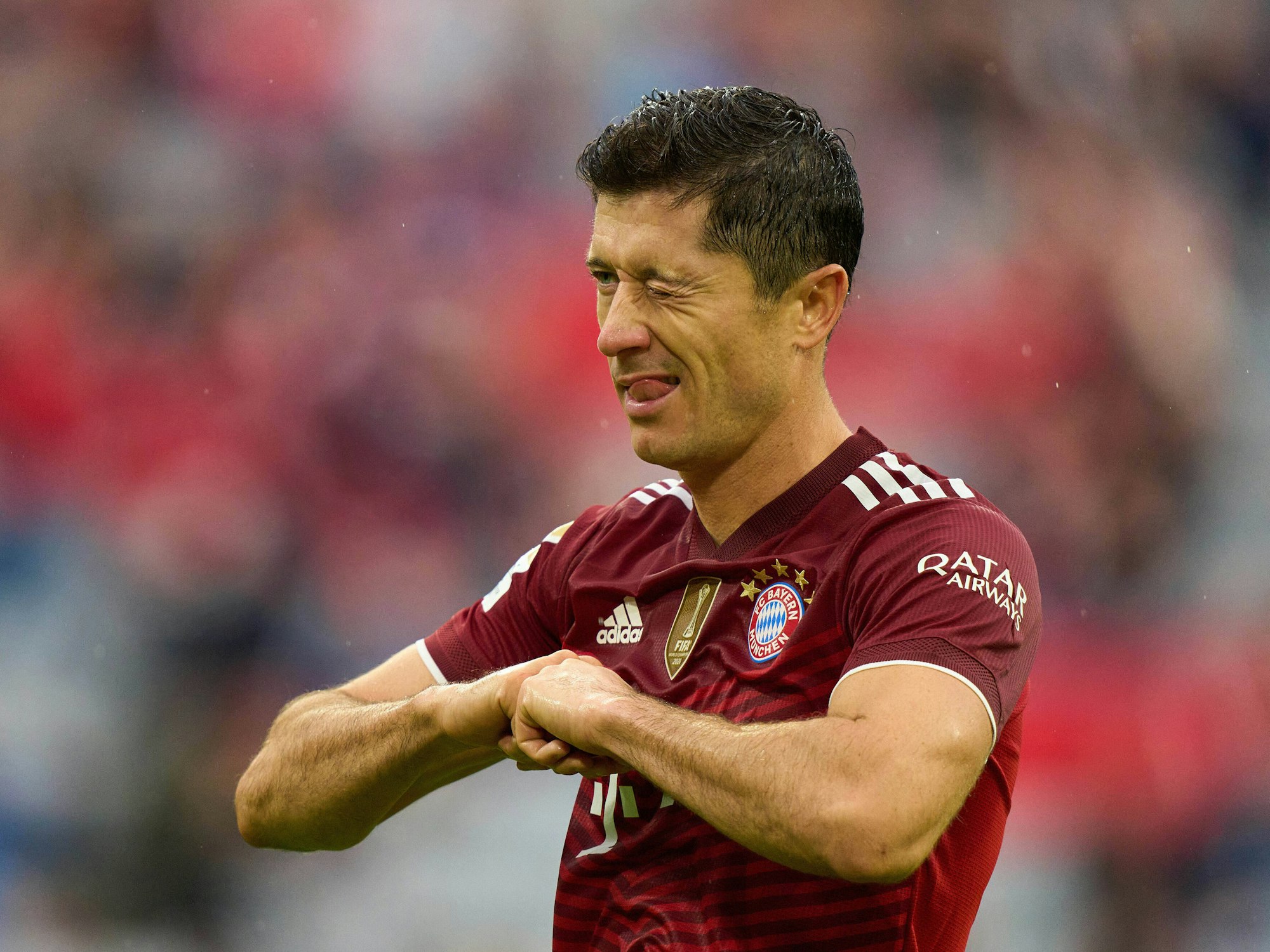 Robert Lewandowski bejubelt seinen Treffer gegen Hertha BSC.