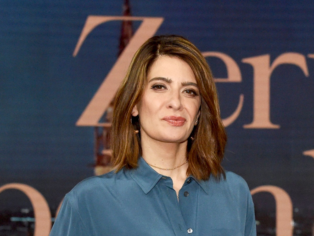 Die Moderatorin Linda Zervakis steht in dem Studio, in dem sie das neue ProSieben-Journal „Zervakis & Opdenhövel. Live“ ab Herbst 2021 moderieren wird. +++ dpa-Bildfunk +++