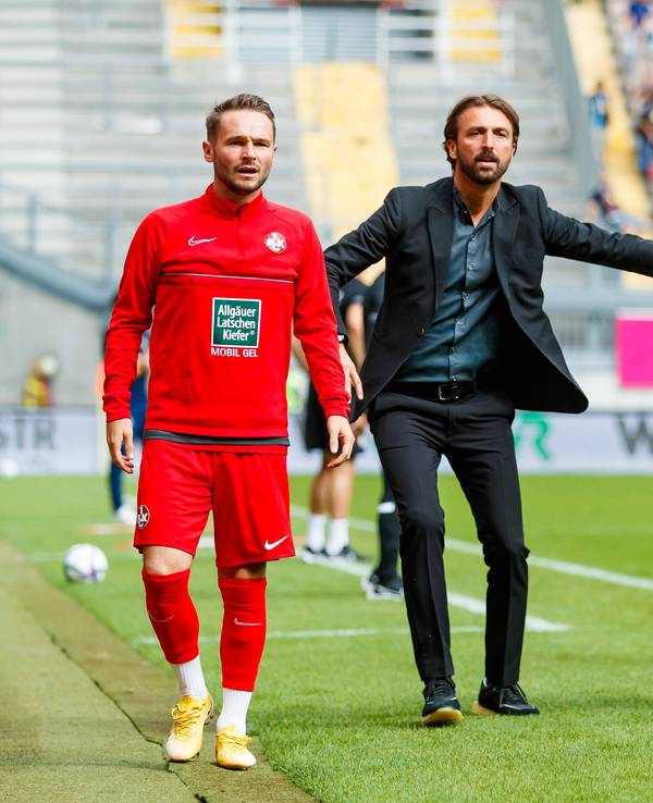 Thomas Hengen hält Marius Kleinsorge und Nicolas Sessa zurück