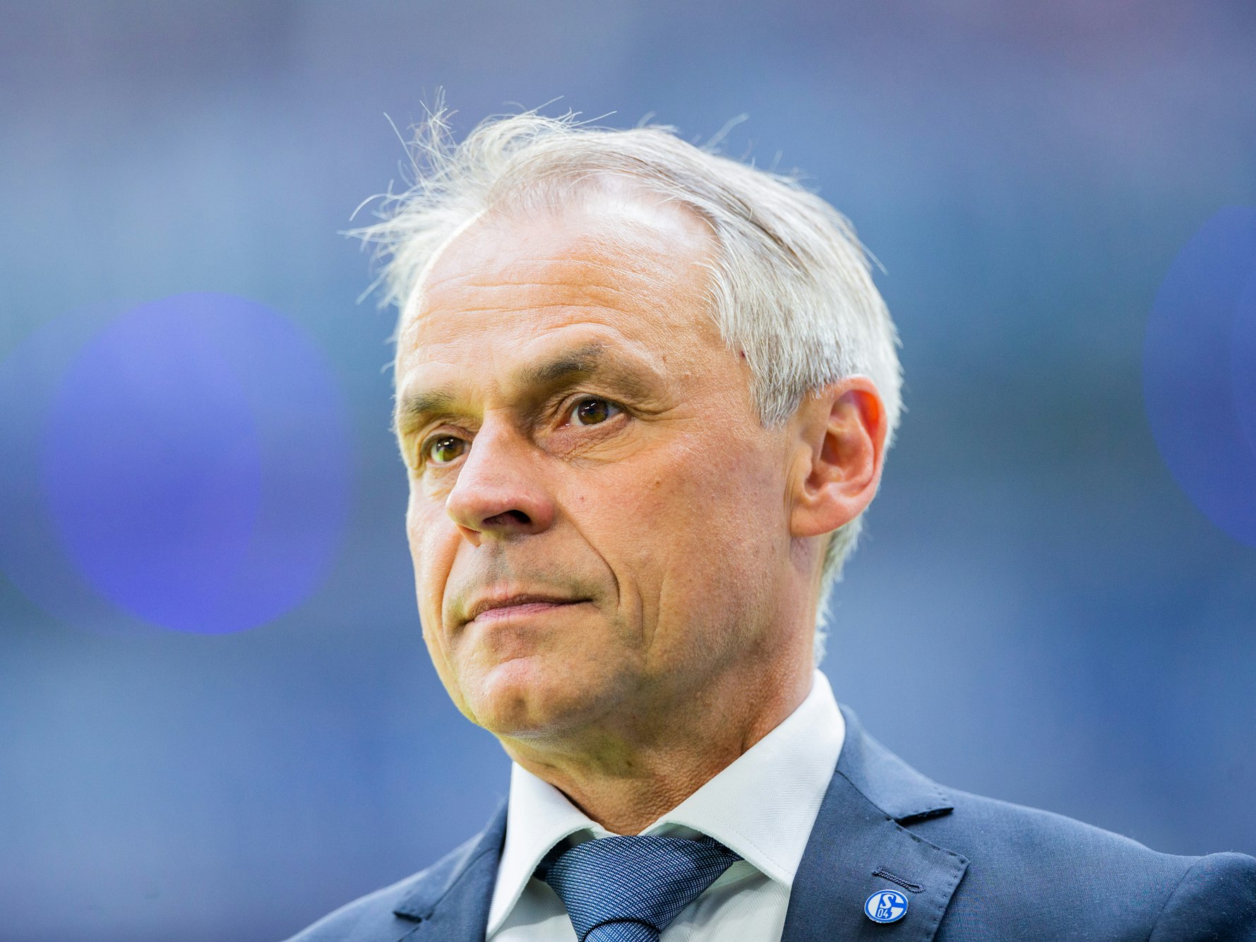 Olaf Thon beim Bundesligaspiel zwischen Schalke und Stuttgart.