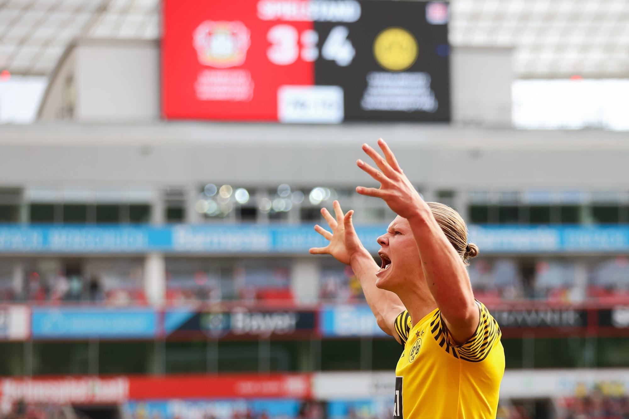 Dortmunds Erling Haaland bejubelt sein Tor zum 4:3.