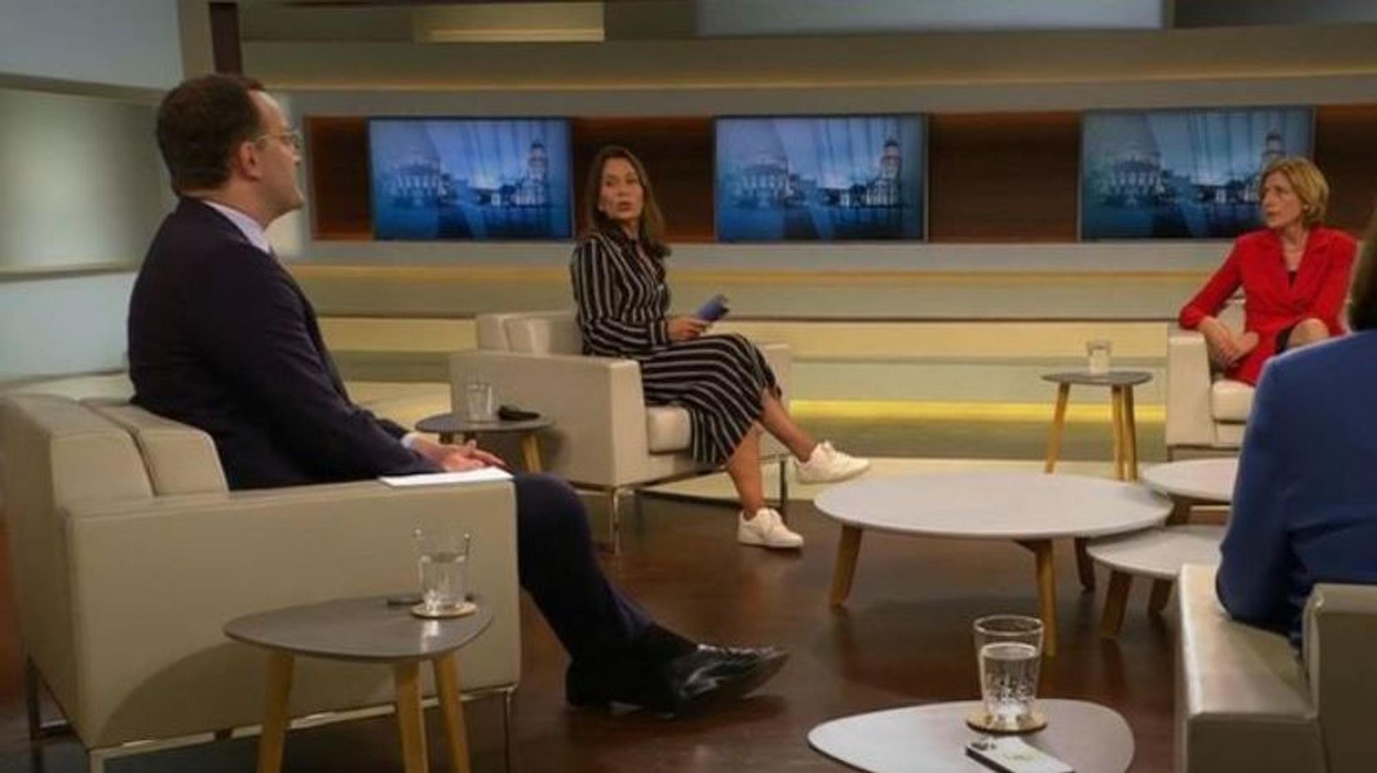 Jens Spahn und Malu Dreyer (rechts), Ministerpräsidentin von Rheinland-Pfalz, lieferten sich einen Schlagabtausch bei Gastgeberin Anne Will.