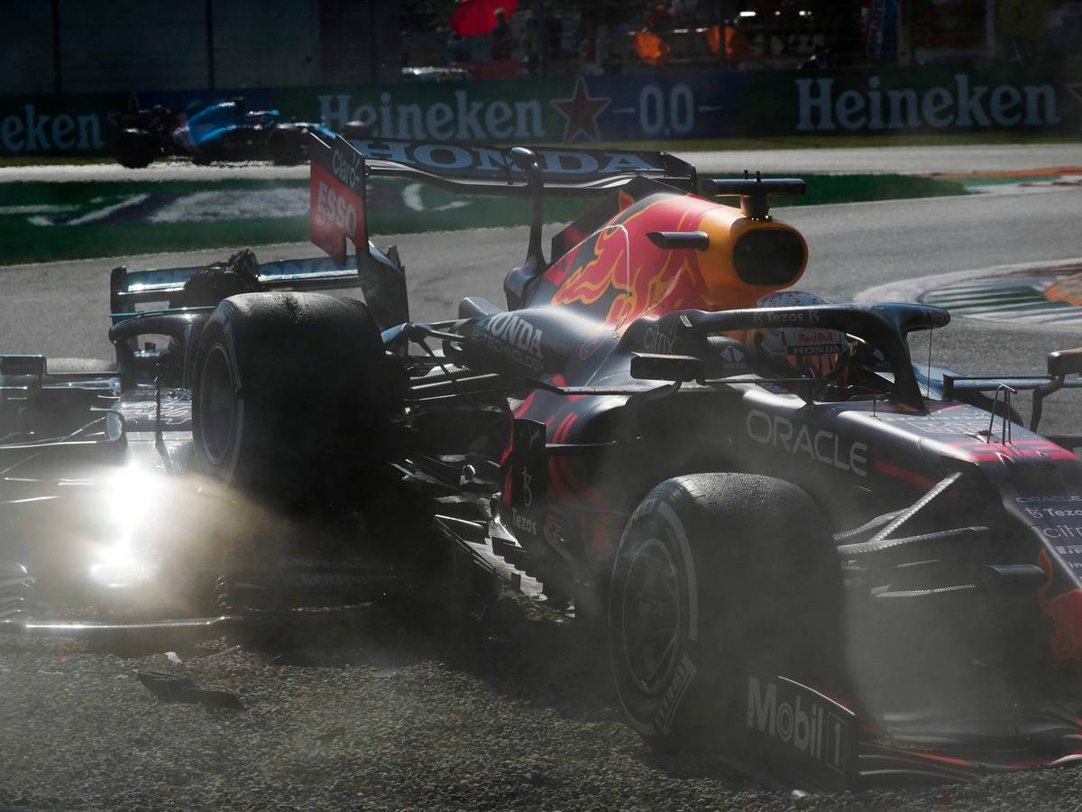 Crash in Monza: Red Bull-Fahrer Max Verstappen (r.) und Mercedes-Pilot Lewis Hamilton