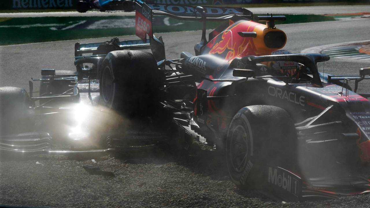 Crash in Monza: Red Bull-Fahrer Max Verstappen (r.) und Mercedes-Pilot Lewis Hamilton