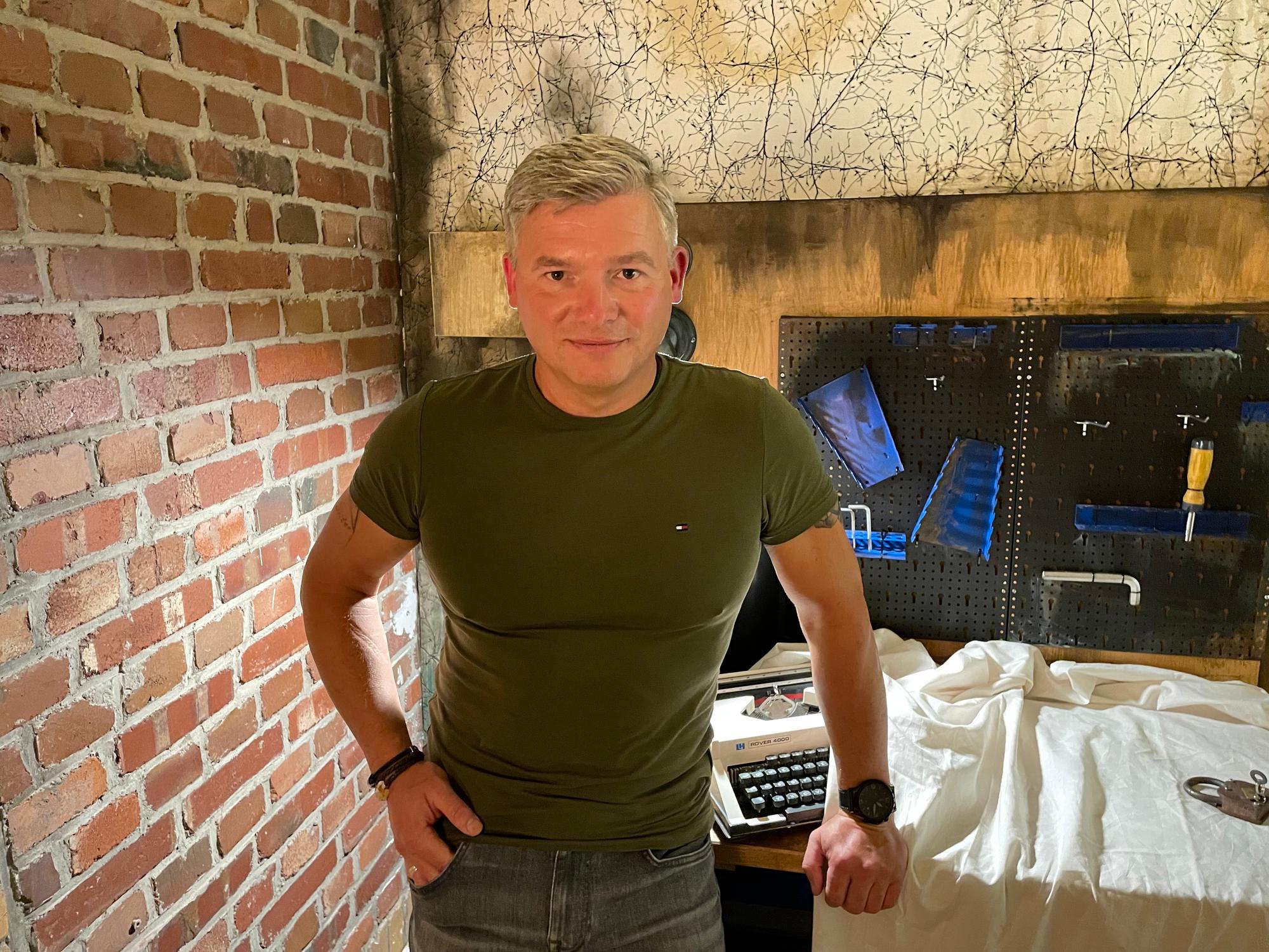 Bestseller-Autor Andreas Winkelmann im Escape Room.