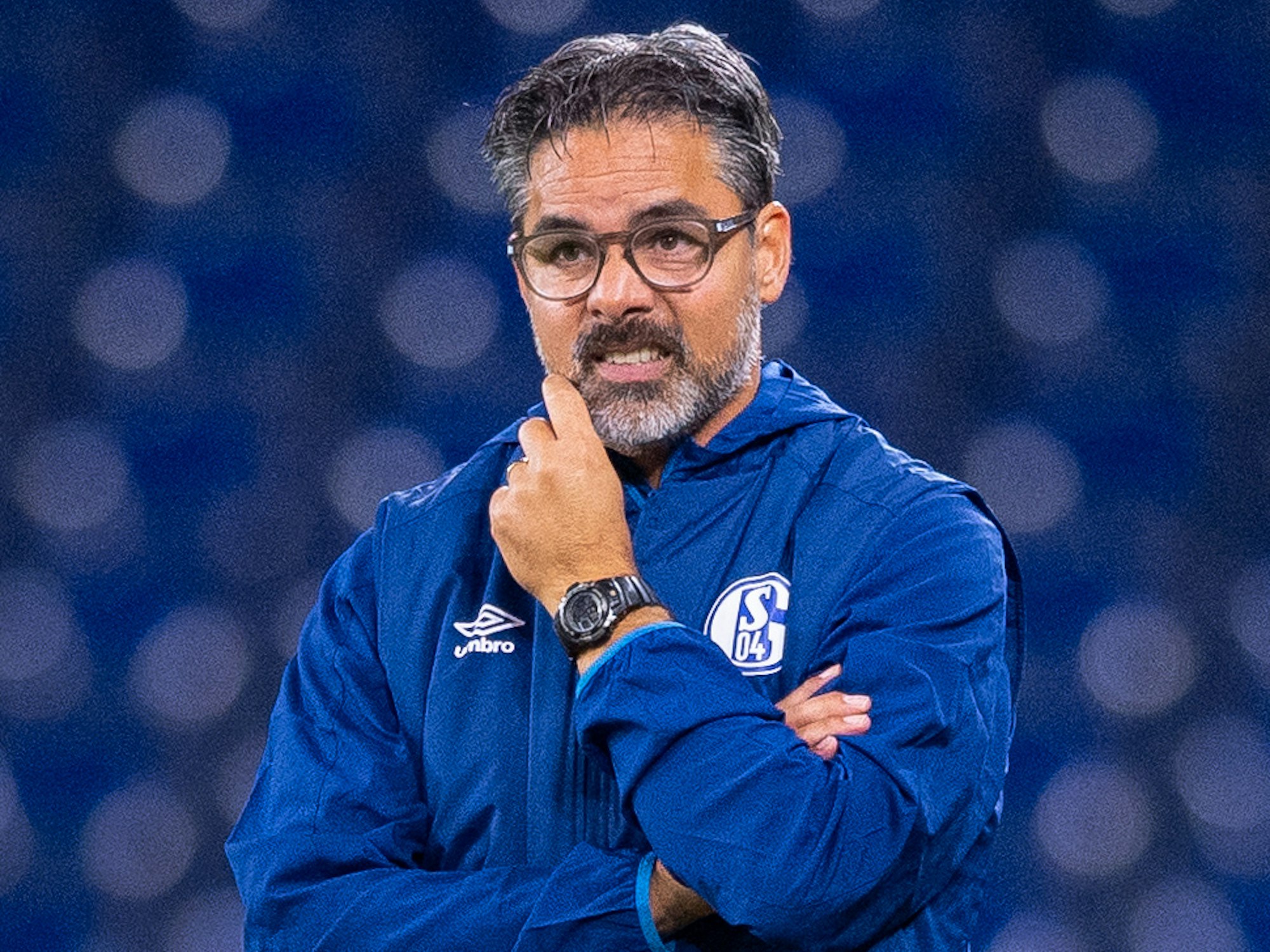 Schalkes damaliger Trainer David Wagner steht beim Spiel gegen Bremen an der Seitenlinie.