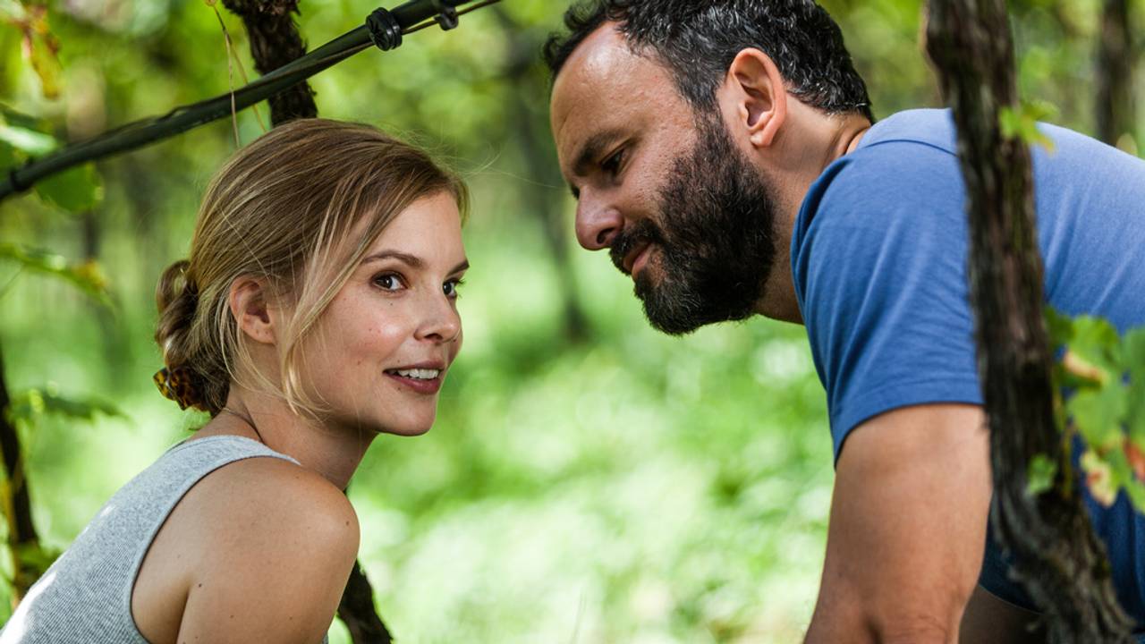 Maike Jüttendonk mit Sami Loris im ZDF-Film Ein Sommer in Südtirol.