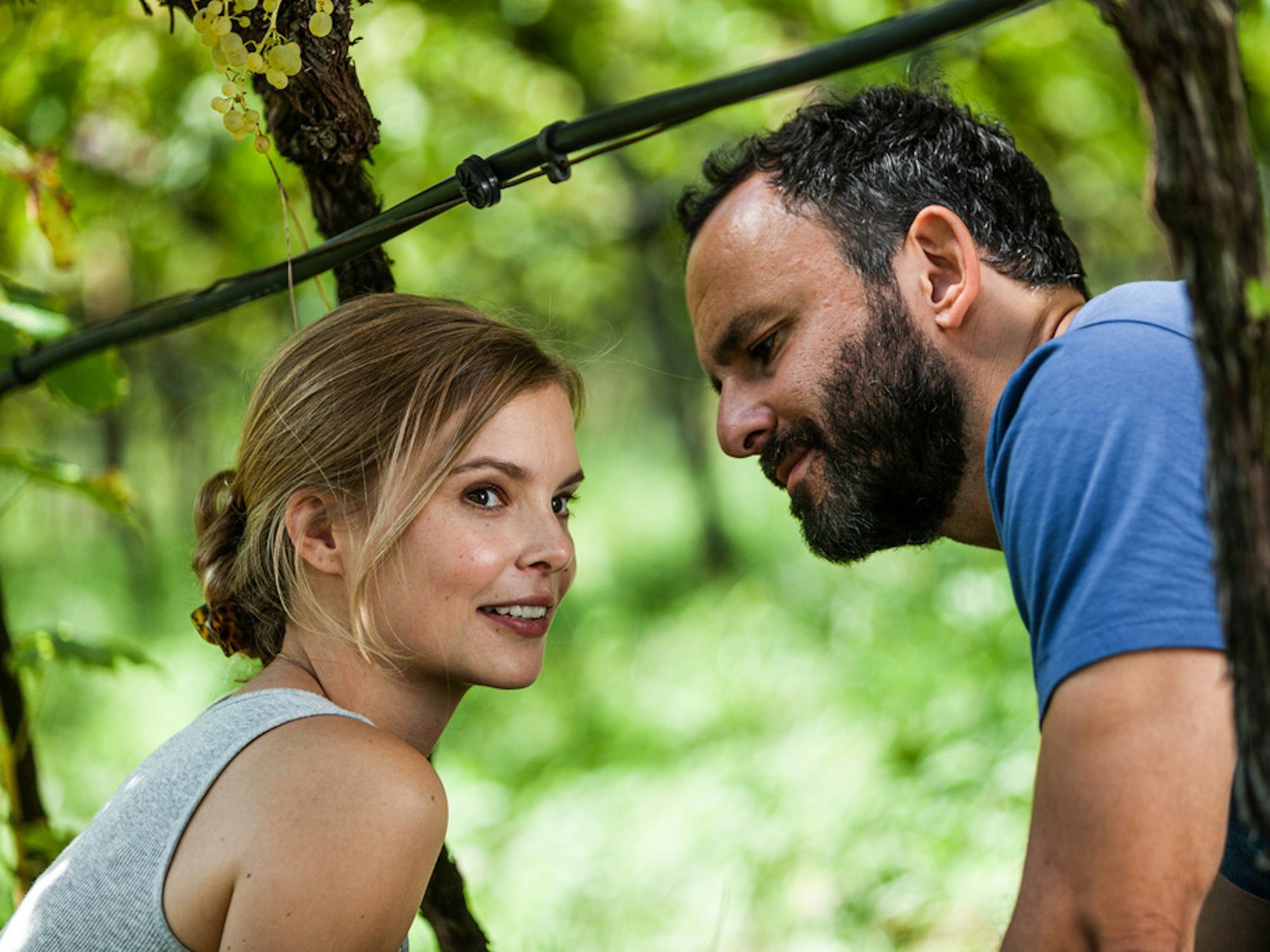 Maike Jüttendonk mit Sami Loris im ZDF-Film Ein Sommer in Südtirol.