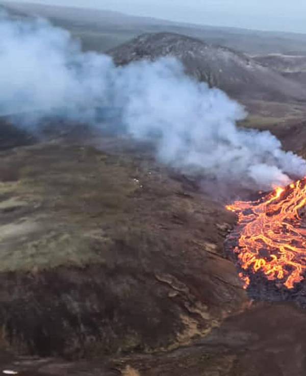 Aus dem Vulkan Fagradalsfjall brodelt erneut Lava. Unser Foto zeigt den Ausbruch im März 2021
