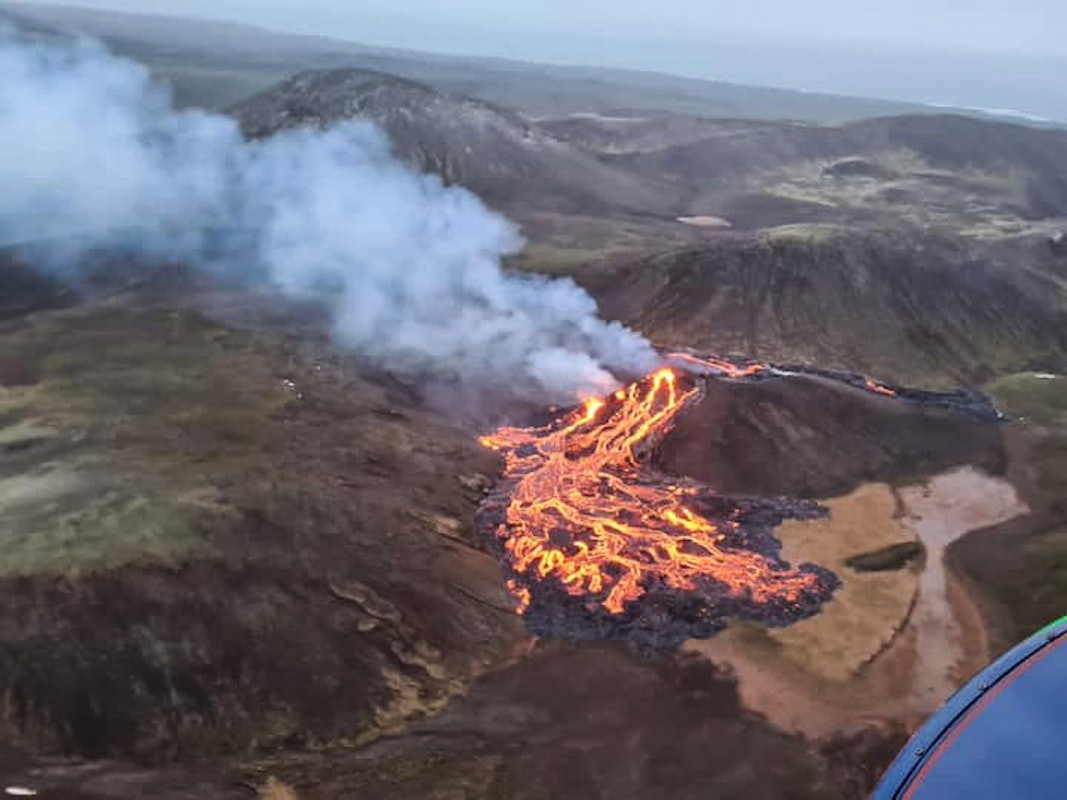 Aus dem Vulkan Fagradalsfjall brodelt erneut Lava. Unser Foto zeigt den Ausbruch im März 2021