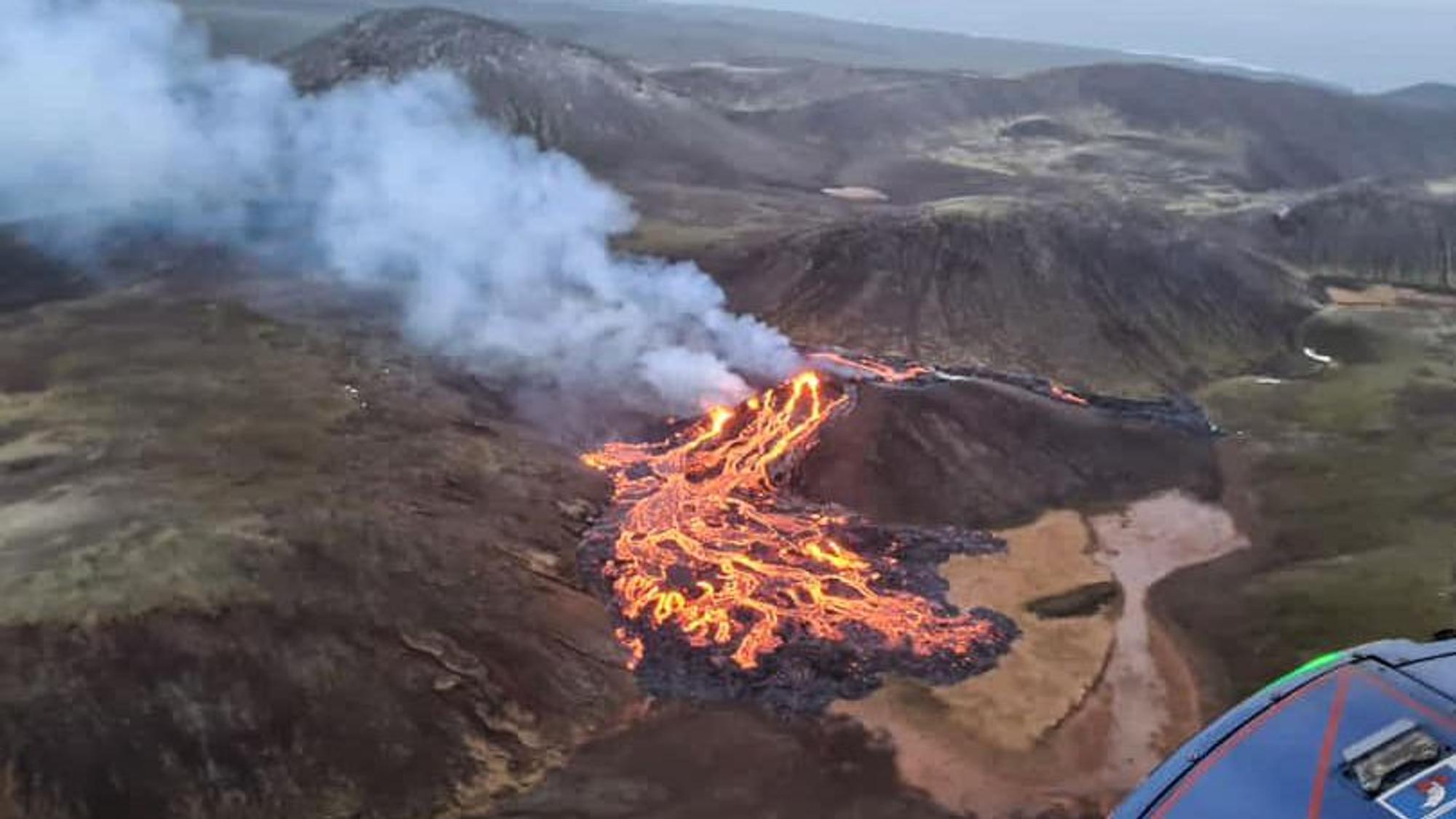 Aus dem Vulkan Fagradalsfjall brodelt erneut Lava. Unser Foto zeigt den Ausbruch im März 2021
