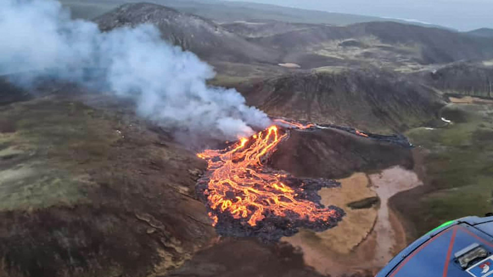 Aus dem Vulkan Fagradalsfjall brodelt erneut Lava. Unser Foto zeigt den Ausbruch im März 2021