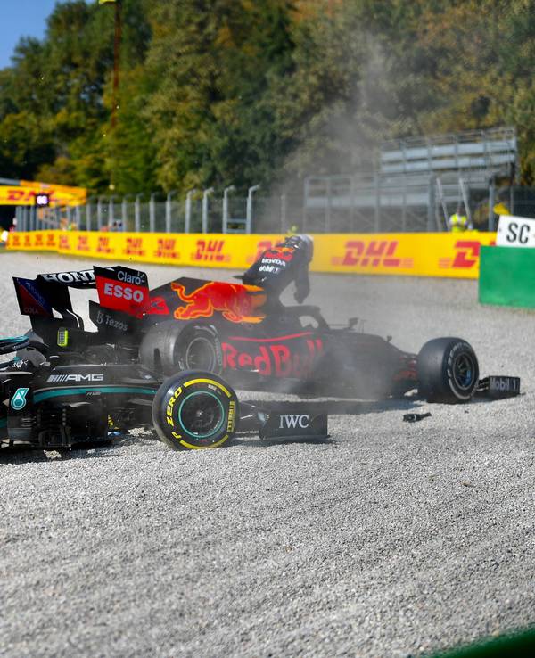 Lewis Hamilton und Max Verstappen sind nach einem Unfall in Monza beide ausgeschieden.