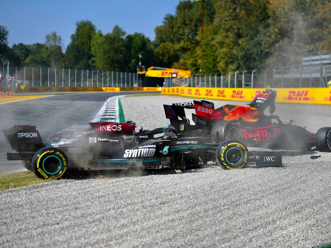 Lewis Hamilton und Max Verstappen sind nach einem Unfall in Monza beide ausgeschieden.