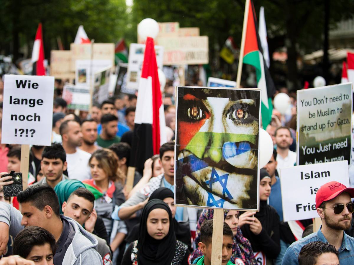 Die WDR-Journalistin hatte eine Teilnahme an der Al-Kuds-Demo in Berlin (hier ein Archivfoto von einer anderen Demo im Jahr 2015) eingestanden.